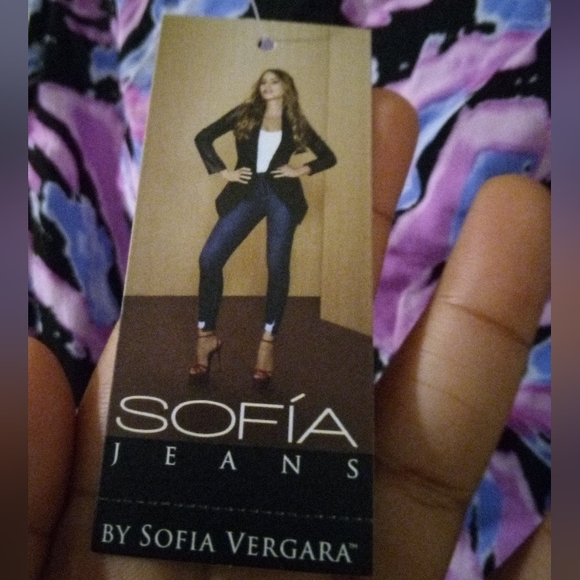 (Clearance) Sofia by Sofia Vergara purple and black top - Picture 4 of 5